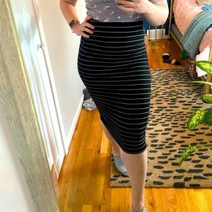 Old Navy Stretch Pencil Skirt S Black White Stripe